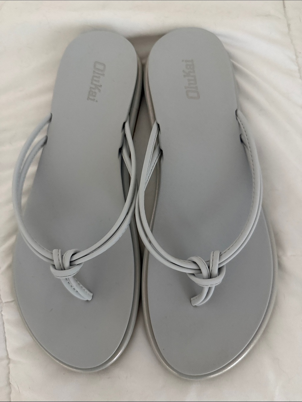 OluKai Women’s AKA Iridescent/Vapor Knot Toe-Post Sandals